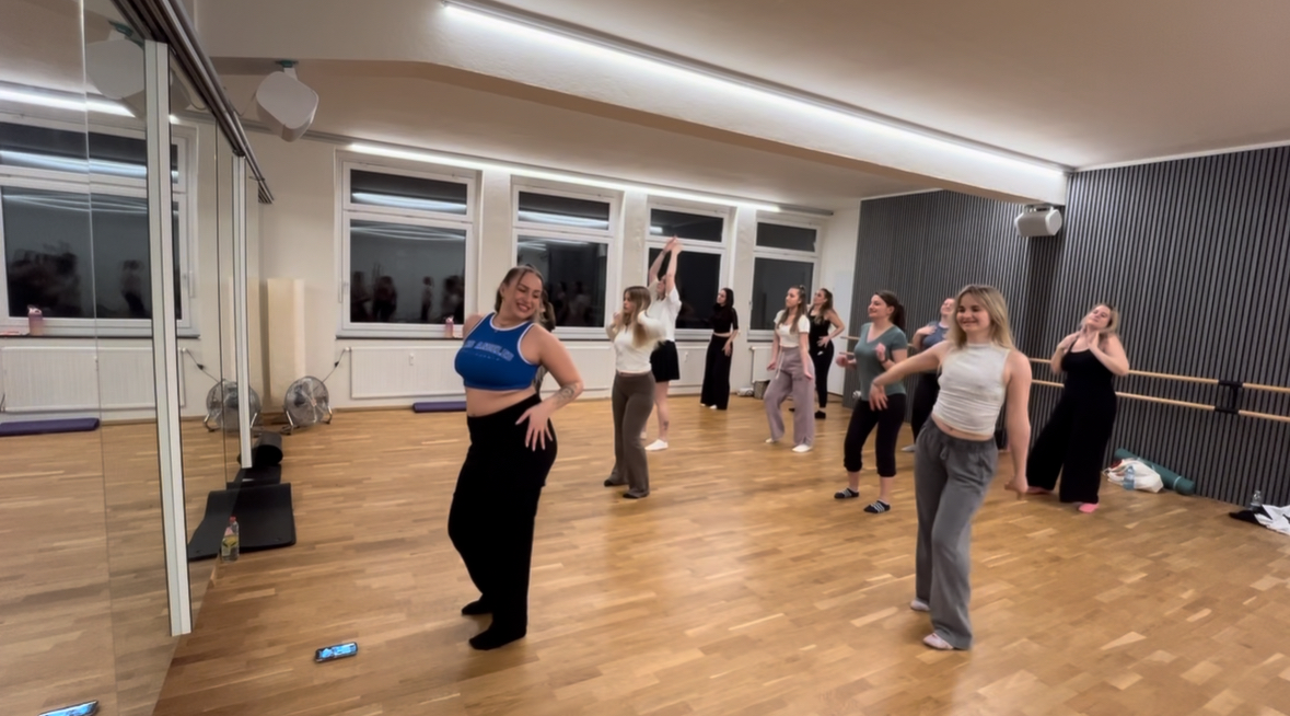 Nervida Tanzen in der gruppe
