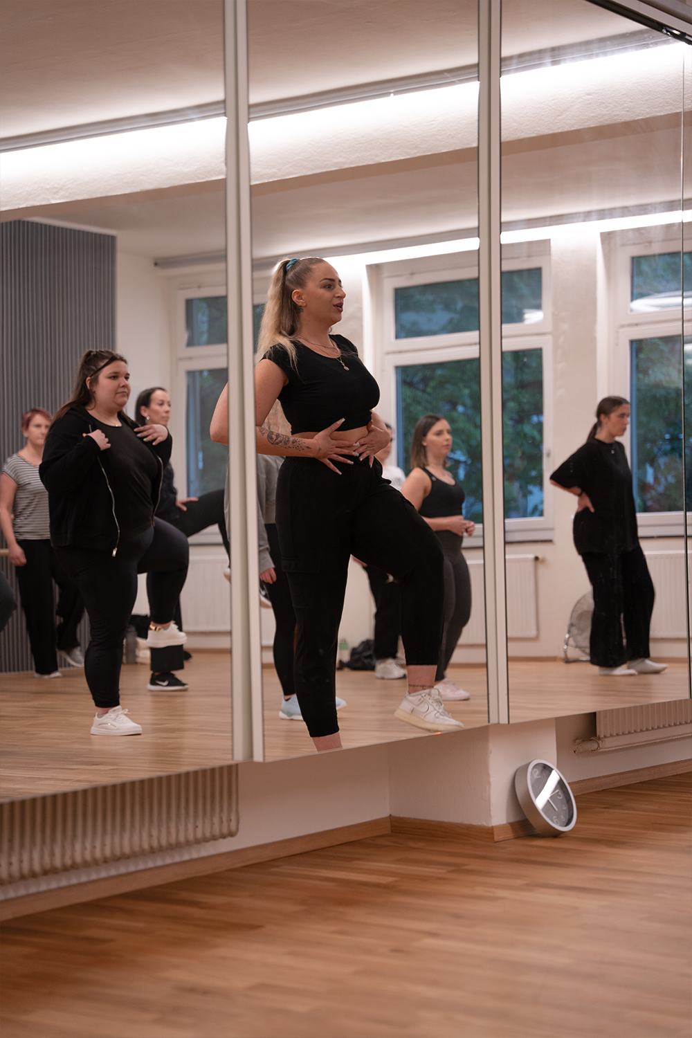 Johanna und Tanzgruppe